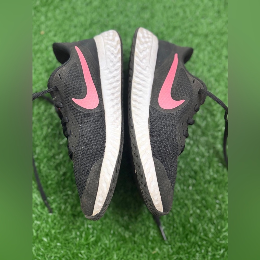 Nike Revolution 6
Black Hyper Pink (GS) Size‎ 4Y